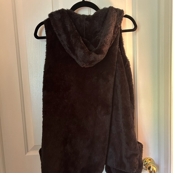 Hooded Faux Fur Black Vest with Pockets // French Laundry // Size Large - Picture 5 of 6